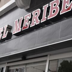 Отель Hôtel Méribel спортивное сооружение