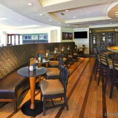 Отель Dolphin Bay Resort and Spa гостиничный бар