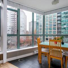 Отель Luxury 3 Bed Private Apartment in Central Downtown Канада, Ванкувер - отзывы, цены и фото номеров - забронировать отель Luxury 3 Bed Private Apartment in Central Downtown онлайн балкон