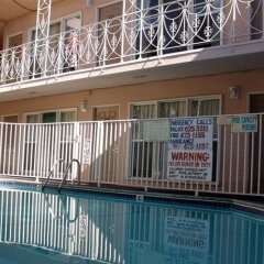 Отель Bevonshire Lodge Motel США, Лос-Анджелес - 1 отзыв об отеле, цены и фото номеров - забронировать отель Bevonshire Lodge Motel онлайн бассейн