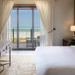 Отель The St. Regis Saadiyat Island Resort, Abu Dhabi ОАЭ, Абу-Даби - 2 отзыва об отеле, цены и фото номеров - забронировать отель The St. Regis Saadiyat Island Resort, Abu Dhabi онлайн балкон