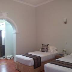 WEStay at the Grand Nyaung Shwe Hotel комната для гостей