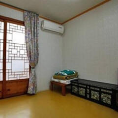 Отель Sitong Hanok Guesthouse Jongno сейф в номере