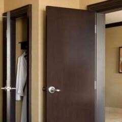 Отель Hilton Columbus/Polaris Колумбус сейф в номере