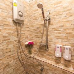 Отель Nacornhostel Бангкок ванная фото 2