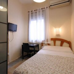 Отель Hostal Casa Bueno Испания, Мадрид - отзывы, цены и фото номеров - забронировать отель Hostal Casa Bueno онлайн комната для гостей фото 5