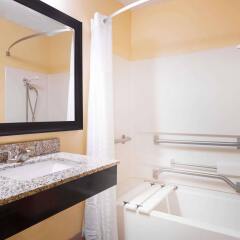 Отель Howard Johnson Express Inn Spartanburg - Expo Center ванная