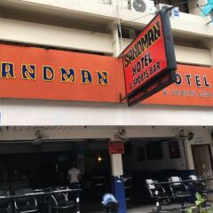 Sandman hotel and Sports bar парковка