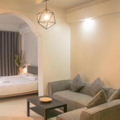 Отель Meet Inn At Silom Бангкок комната для гостей фото 2