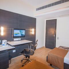 Отель The Corus Hotel Индия, Нью-Дели - отзывы, цены и фото номеров - забронировать отель The Corus Hotel онлайн удобства в номере
