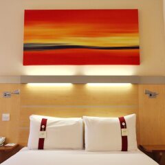 Отель Holiday Inn Express Birmingham Redditch сейф в номере