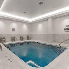 Отель Courtyard Columbus Easton бассейн