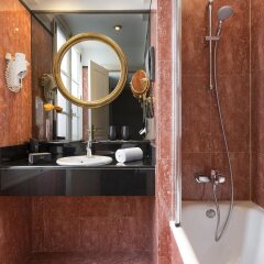 Отель Melia Paris Notre-Dame Франция, Париж - отзывы, цены и фото номеров - забронировать отель Melia Paris Notre-Dame онлайн ванная