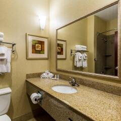 Отель Comfort Suites Galveston США, Галвестон - отзывы, цены и фото номеров - забронировать отель Comfort Suites Galveston онлайн ванная