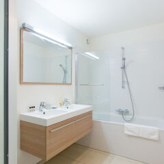 Отель Sweet Inn Apartments Argent Бельгия, Брюссель - отзывы, цены и фото номеров - забронировать отель Sweet Inn Apartments Argent онлайн ванная