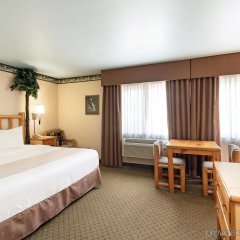 La Quinta Inn & Suites by Wyndham Spokane Valley in Spokane Valley, United States of America from 166$, photos, reviews - zenhotels.com guestroom photo 2