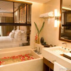 Отель JW Marriott Khao Lak Resort and Spa ванная