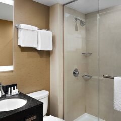 Отель Fairfield Inn & Suites by Marriott New York ManhattanChelsea США, Нью-Йорк - 1 отзыв об отеле, цены и фото номеров - забронировать отель Fairfield Inn & Suites by Marriott New York ManhattanChelsea онлайн ванная