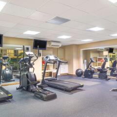 Отель Days Inn Columbus Airport фитнесс-зал