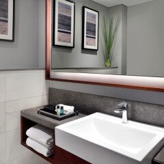 Movenpick Hotel & Apartments Bur Dubai ванная