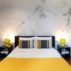 Отель Tonson Residence B Boutique сейф в номере