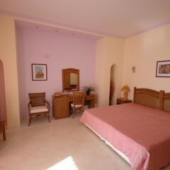 Hotel "brigantina" Золотые пески комната для гостей фото 5