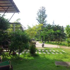 Отель Toff Lanta Guest House Ланта