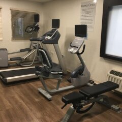 Отель Holiday Inn Express Ex I-71 / OH State Fair / Expo Center фитнесс-зал