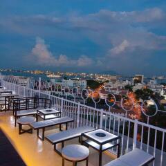 Отель Bayview Hotel Georgetown Penang Малайзия, Пенанг - отзывы, цены и фото номеров - забронировать отель Bayview Hotel Georgetown Penang онлайн балкон