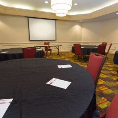Отель Drury Inn & Suites Columbus Convention Center