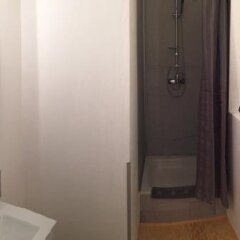 Отель Sleeplounge - Appartments Am Airport Гамбург сейф в номере