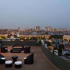 Отель Holiday Inn Lisbon гостиничный бар