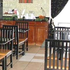 Отель Quarters Inn & Suites гостиничный бар