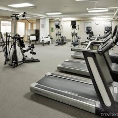 Отель Radisson Hotel Vancouver Airport Канада, Ричмонд - отзывы, цены и фото номеров - забронировать отель Radisson Hotel Vancouver Airport онлайн фитнесс-зал фото 2