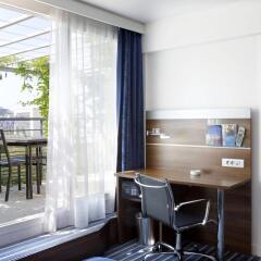 Отель Holiday Inn Express Marseille - Saint Charles, an IHG Hotel Франция, Марсель - 4 отзыва об отеле, цены и фото номеров - забронировать отель Holiday Inn Express Marseille - Saint Charles, an IHG Hotel онлайн балкон