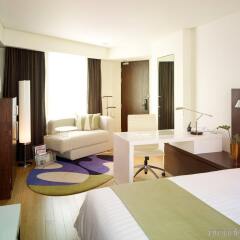 Отель Park Plaza Sukhumvit Bangkok сейф в номере
