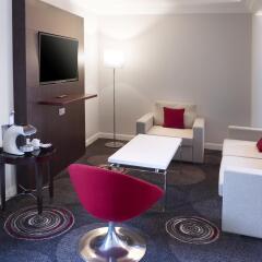 Отель Hilton Brussels Grand Place 4* Стандартный семейный номер с разными типами кроватей фото 6