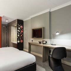 Отель Ramada Amsterdam Airport Schiphol Hotel Нидерланды, Бадхевердорп - 9 отзывов об отеле, цены и фото номеров - забронировать отель Ramada Amsterdam Airport Schiphol Hotel онлайн удобства в номере фото 2