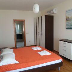 Апартаменты Lighthouse Apartments And Villas Балчик комната для гостей