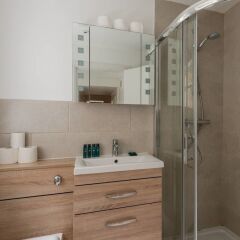Отель Fantastic 2 Bedroom Flat in the Heart of London Лондон
