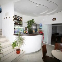 Отель Art Hotel Galeria Болгария, Плевен - отзывы, цены и фото номеров - забронировать отель Art Hotel Galeria онлайн гостиничный бар