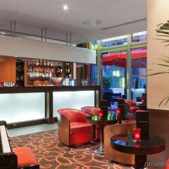 Отель Crowne Plaza Lyon - Cite Internationale Франция, Лион - 1 отзыв об отеле, цены и фото номеров - забронировать отель Crowne Plaza Lyon - Cite Internationale онлайн гостиничный бар