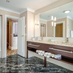 Отель Renaissance Brussels Hotel Бельгия, Брюссель - 3 отзыва об отеле, цены и фото номеров - забронировать отель Renaissance Brussels Hotel онлайн ванная фото 2