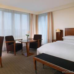 Отель Sheraton Carlton Нюрнберг комната для гостей