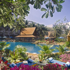 Отель Avani Pattaya Resort бассейн фото 4