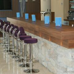 Отель Holiday Inn Express Dresden City Centre Германия, Дрезден - 14 отзывов об отеле, цены и фото номеров - забронировать отель Holiday Inn Express Dresden City Centre онлайн гостиничный бар