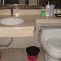 Отель Private Enjoyed Home JinYuan Apartment Китай, Гуанчжоу - отзывы, цены и фото номеров - забронировать отель Private Enjoyed Home JinYuan Apartment онлайн ванная фото 2