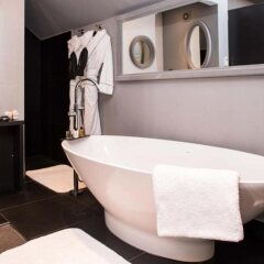 The Exhibitionist Hotel ванная