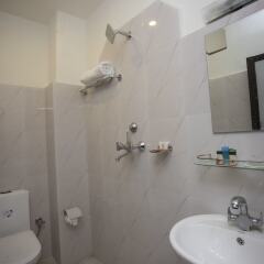 Отель OYO 137 Hotel Pranisha Inn Непал, Катманду - отзывы, цены и фото номеров - забронировать отель OYO 137 Hotel Pranisha Inn онлайн ванная фото 2