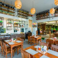Отель Thanthip Beach Resort гостиничный бар